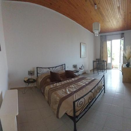 Bed and Breakfast Chez Isabelle Luri Екстер'єр фото