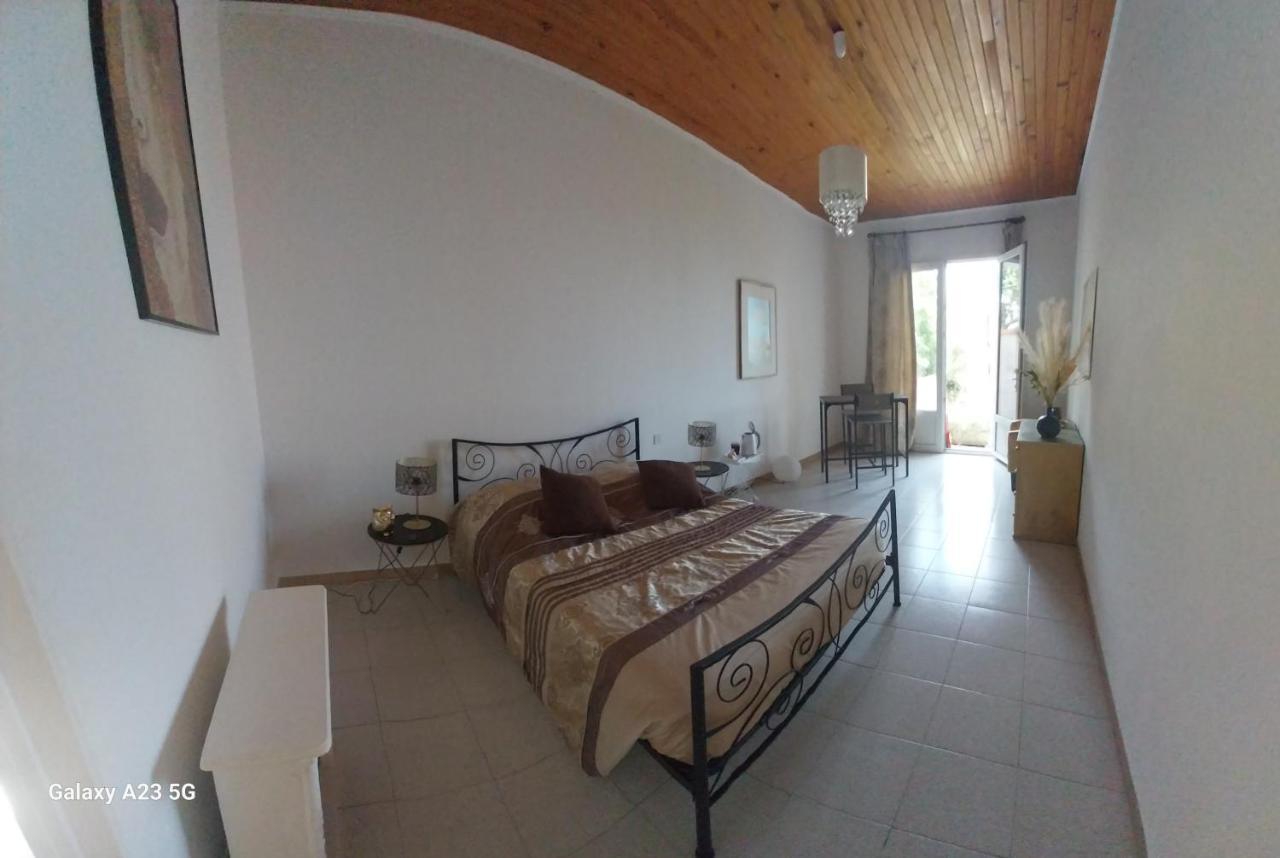 Bed and Breakfast Chez Isabelle Luri Екстер'єр фото