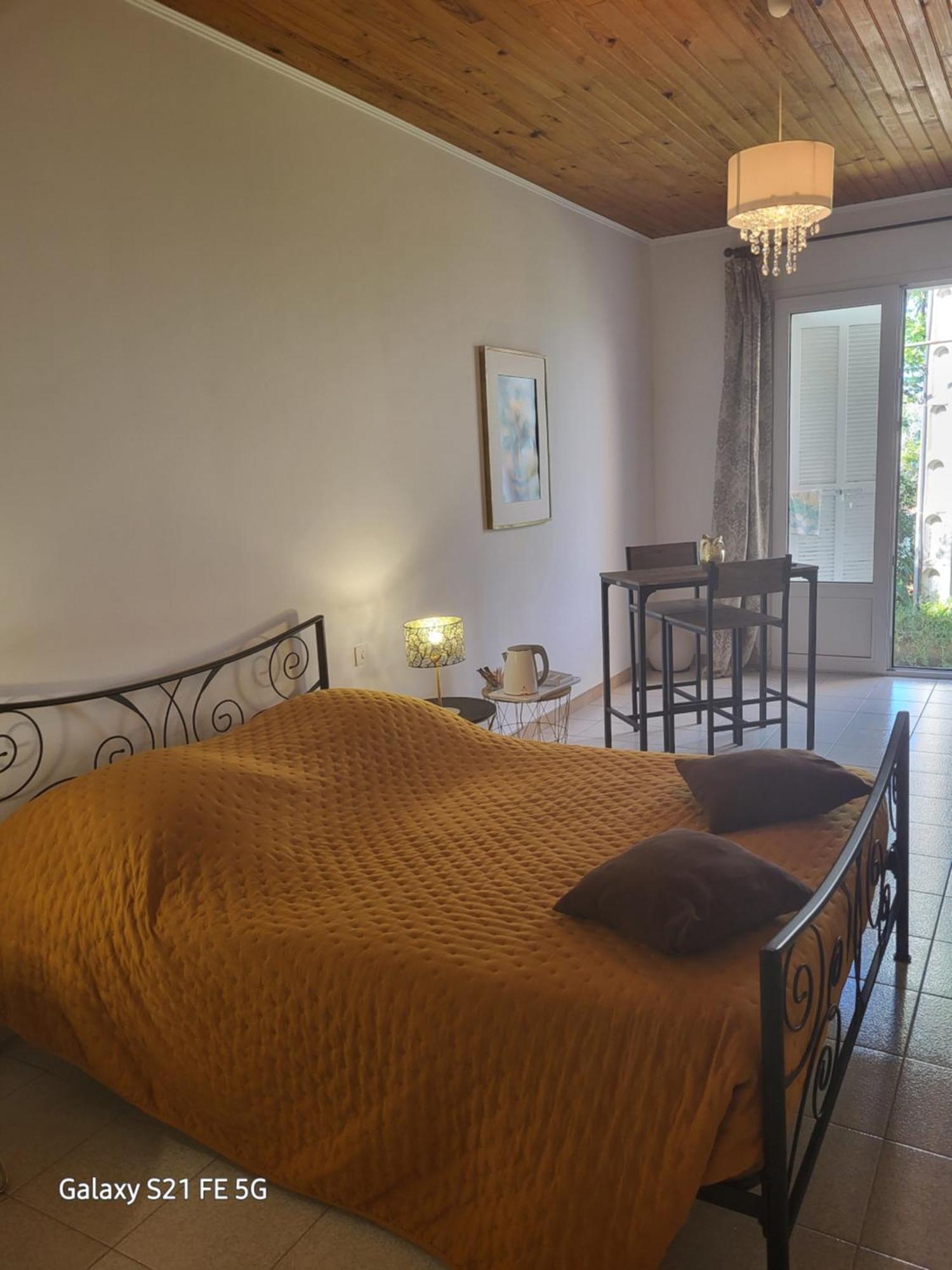 Bed and Breakfast Chez Isabelle Luri Екстер'єр фото